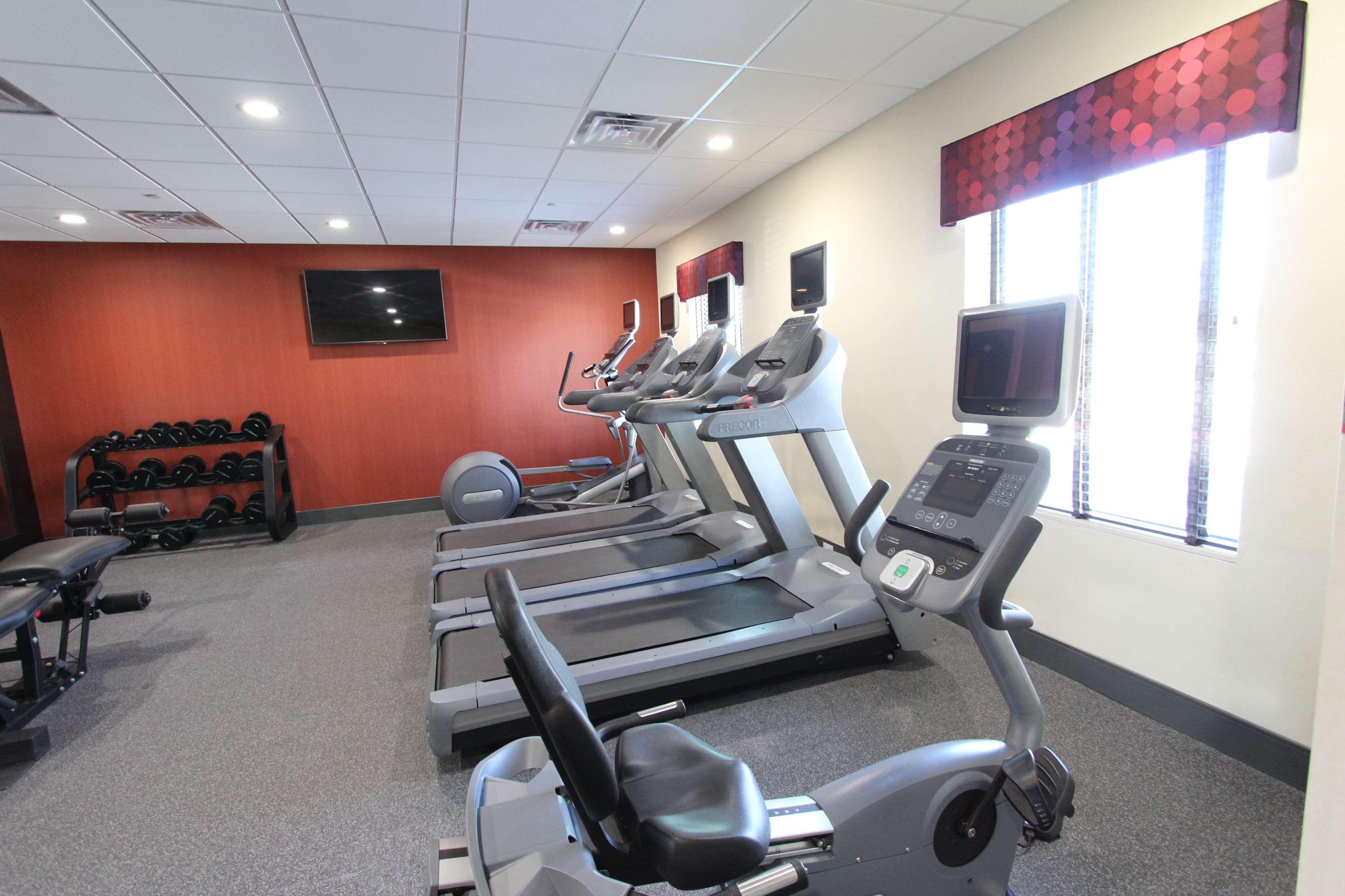Hampton Inn & Suites Dallas Market Center Экстерьер фото