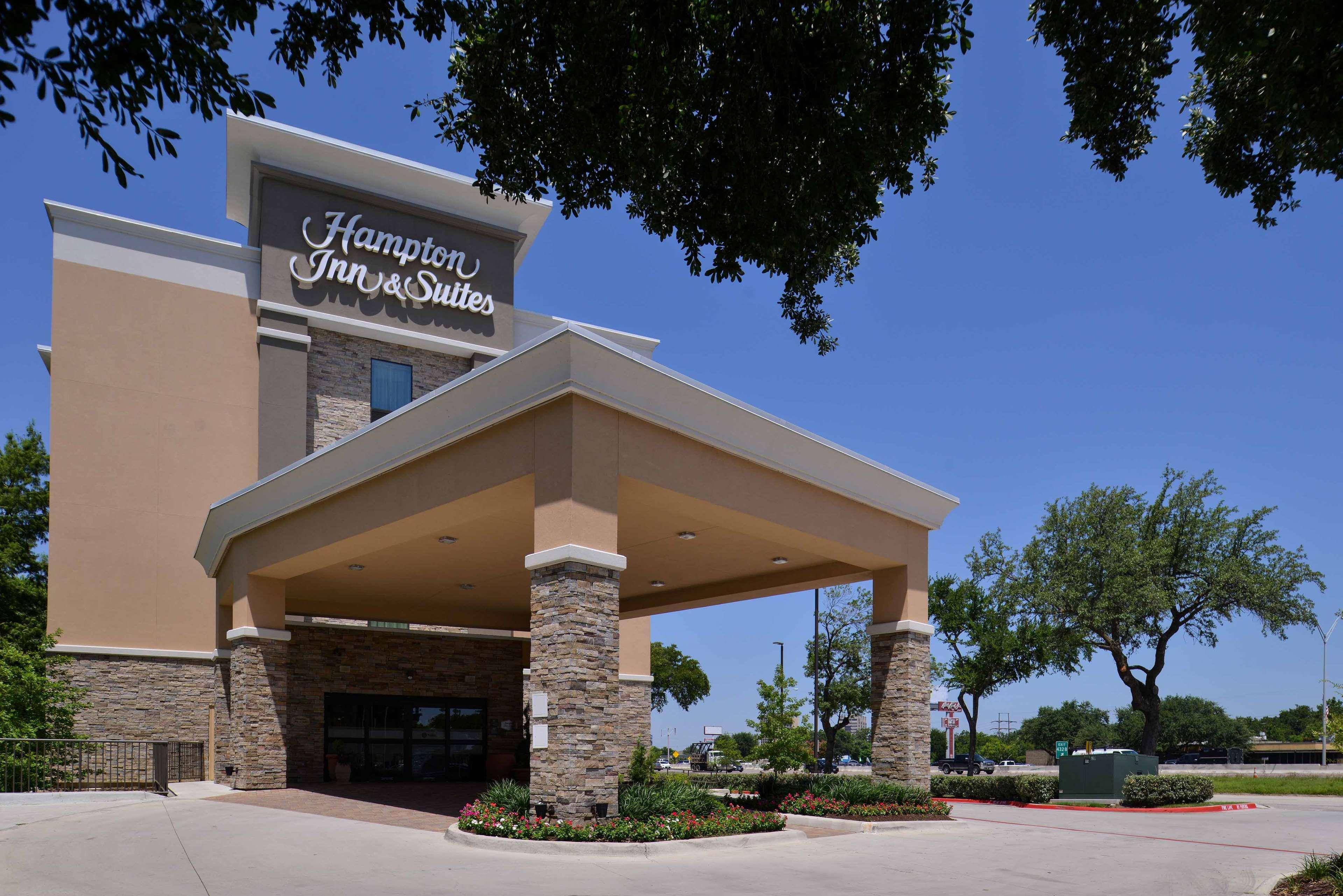 Hampton Inn & Suites Dallas Market Center Экстерьер фото