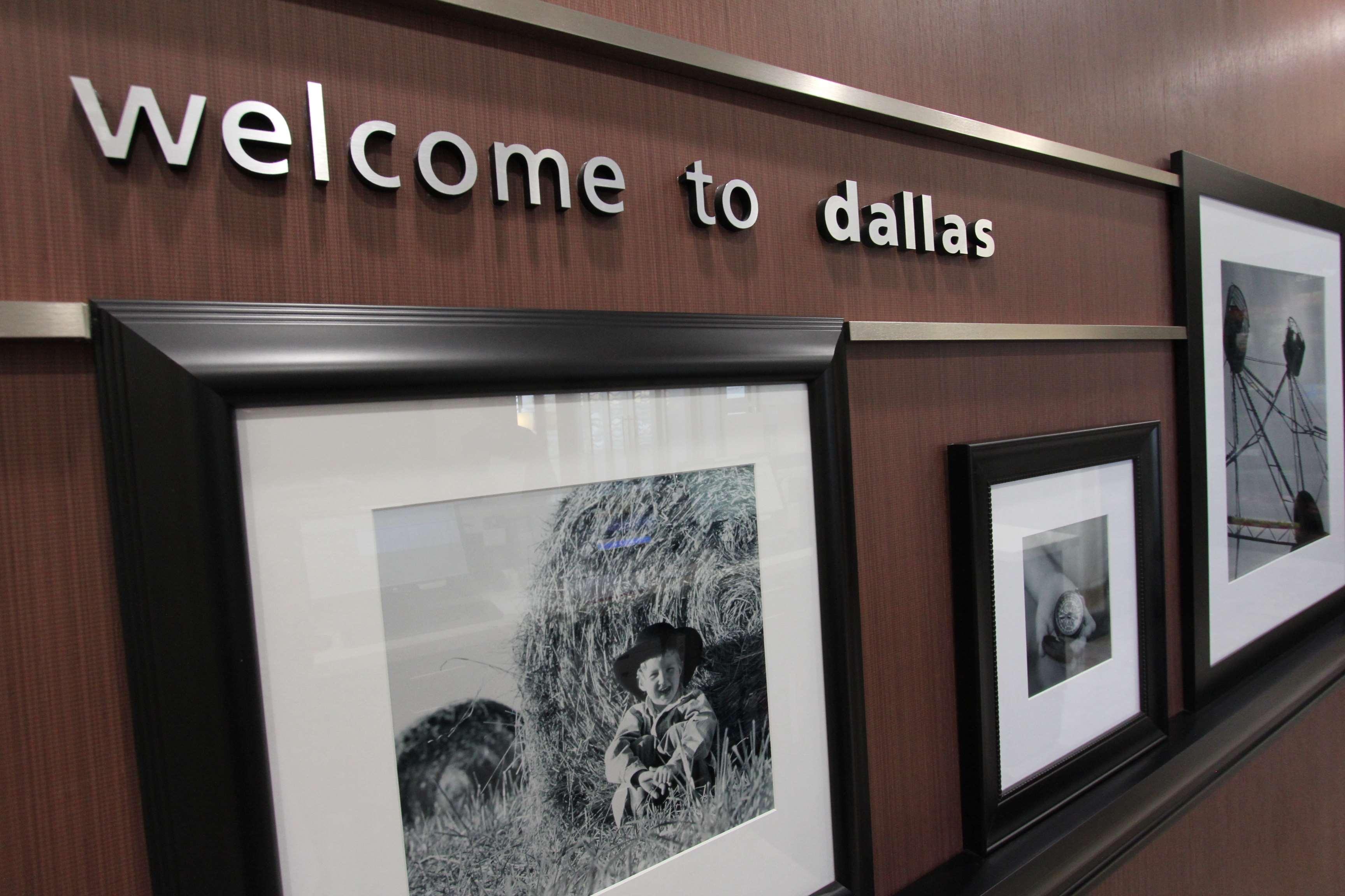 Hampton Inn & Suites Dallas Market Center Экстерьер фото