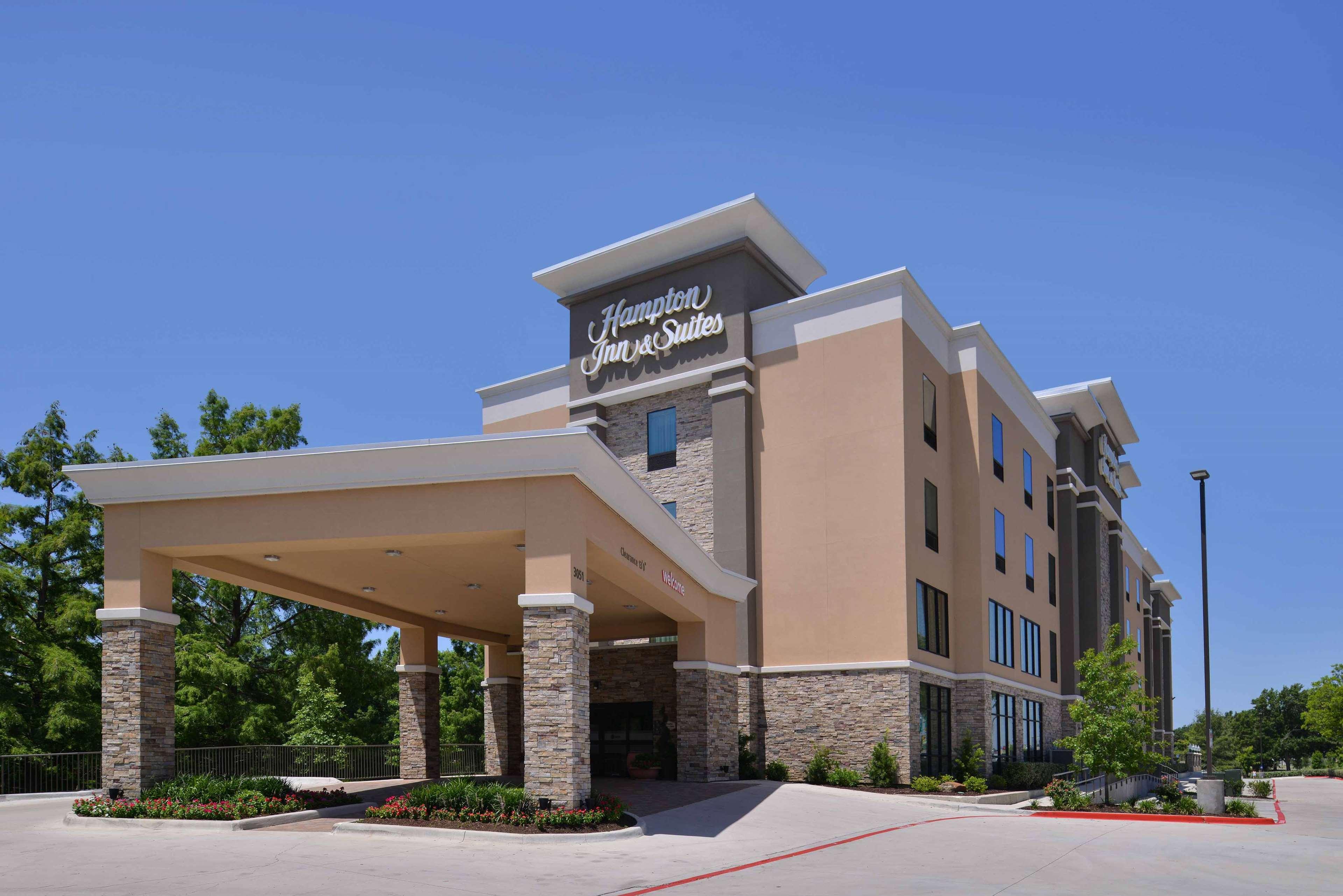 Hampton Inn & Suites Dallas Market Center Экстерьер фото