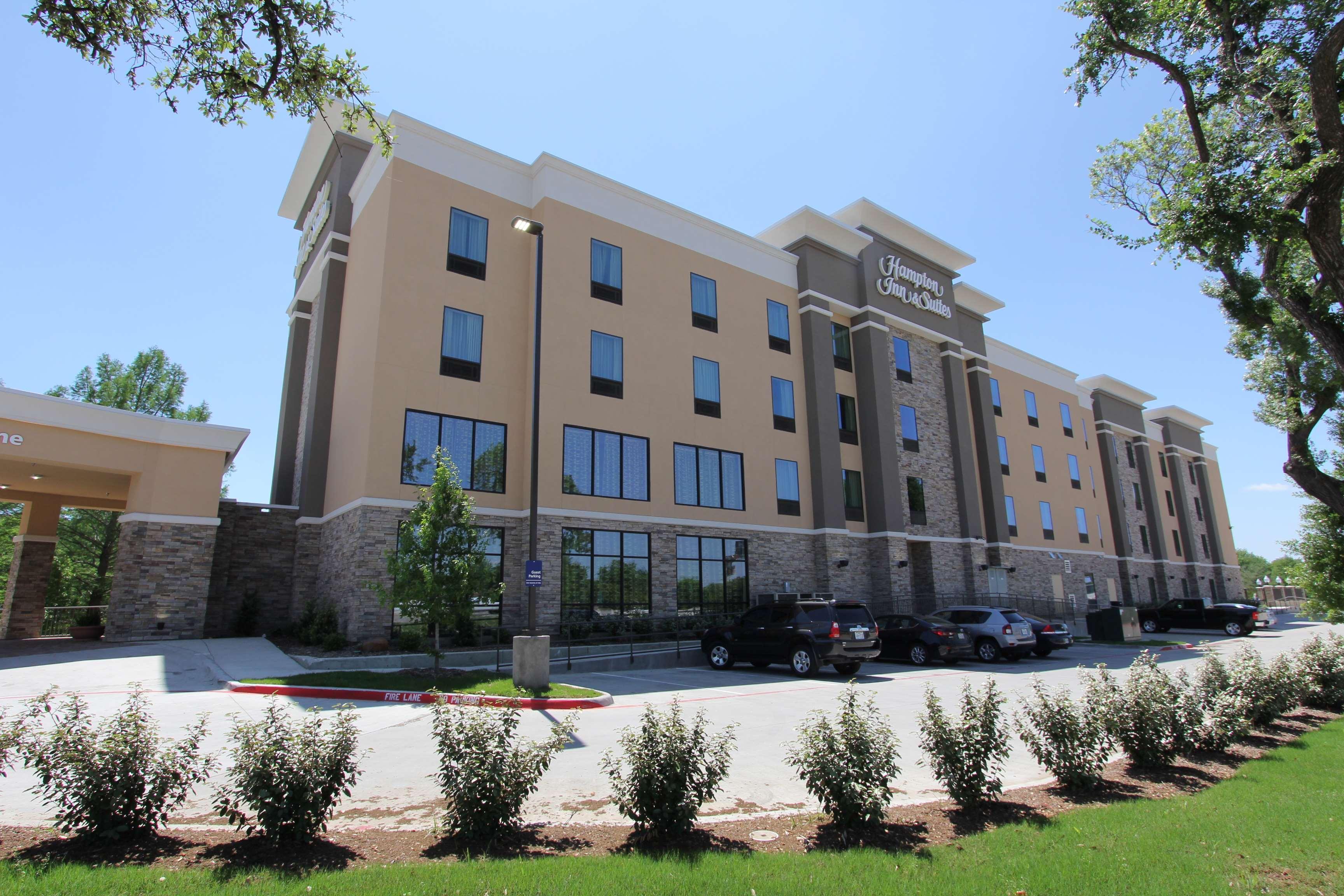 Hampton Inn & Suites Dallas Market Center Экстерьер фото