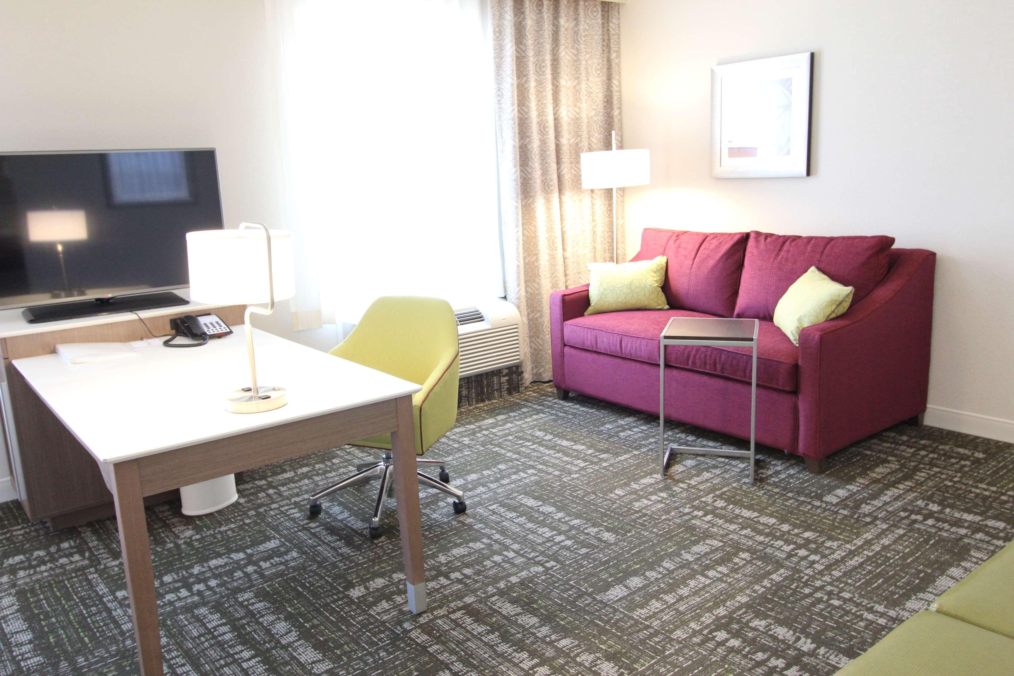 Hampton Inn & Suites Dallas Market Center Экстерьер фото