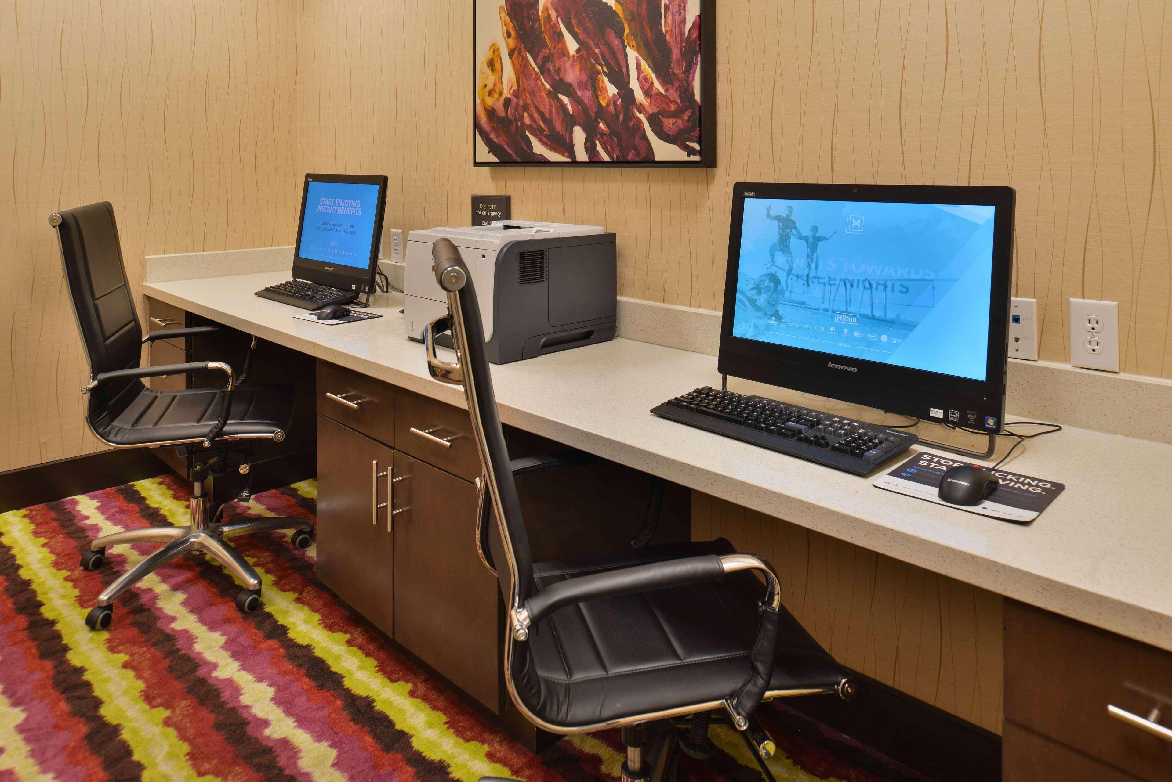 Hampton Inn & Suites Dallas Market Center Экстерьер фото