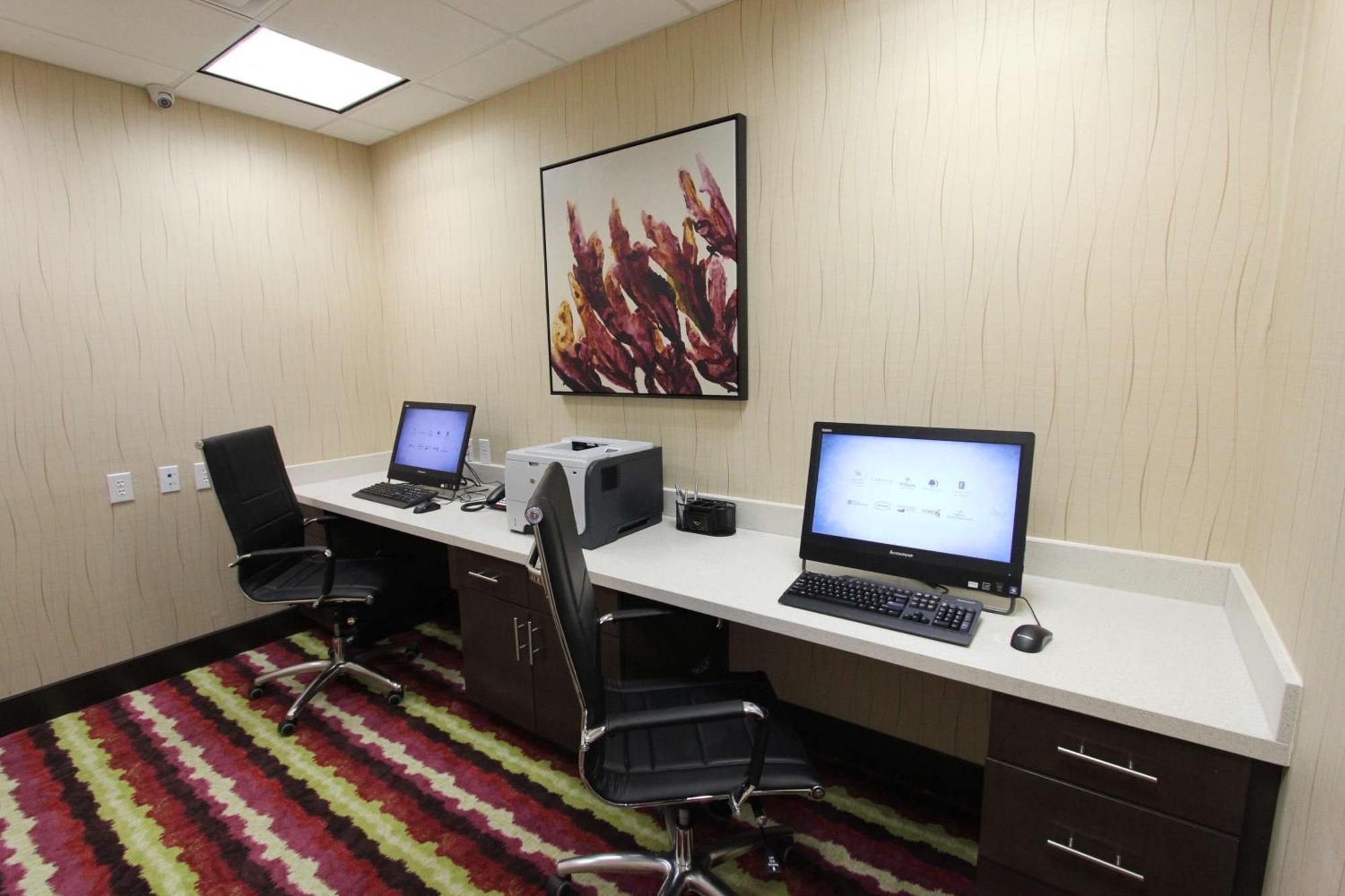 Hampton Inn & Suites Dallas Market Center Экстерьер фото