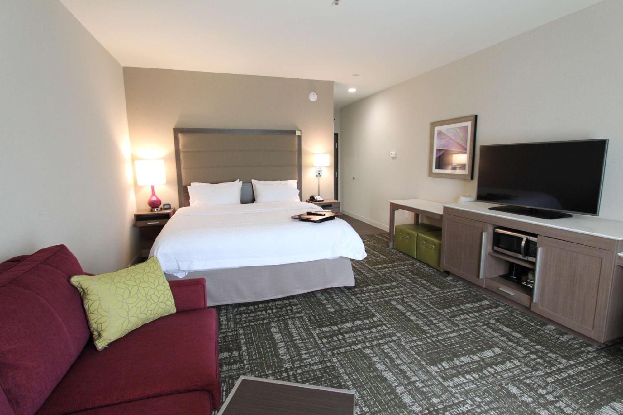 Hampton Inn & Suites Dallas Market Center Экстерьер фото