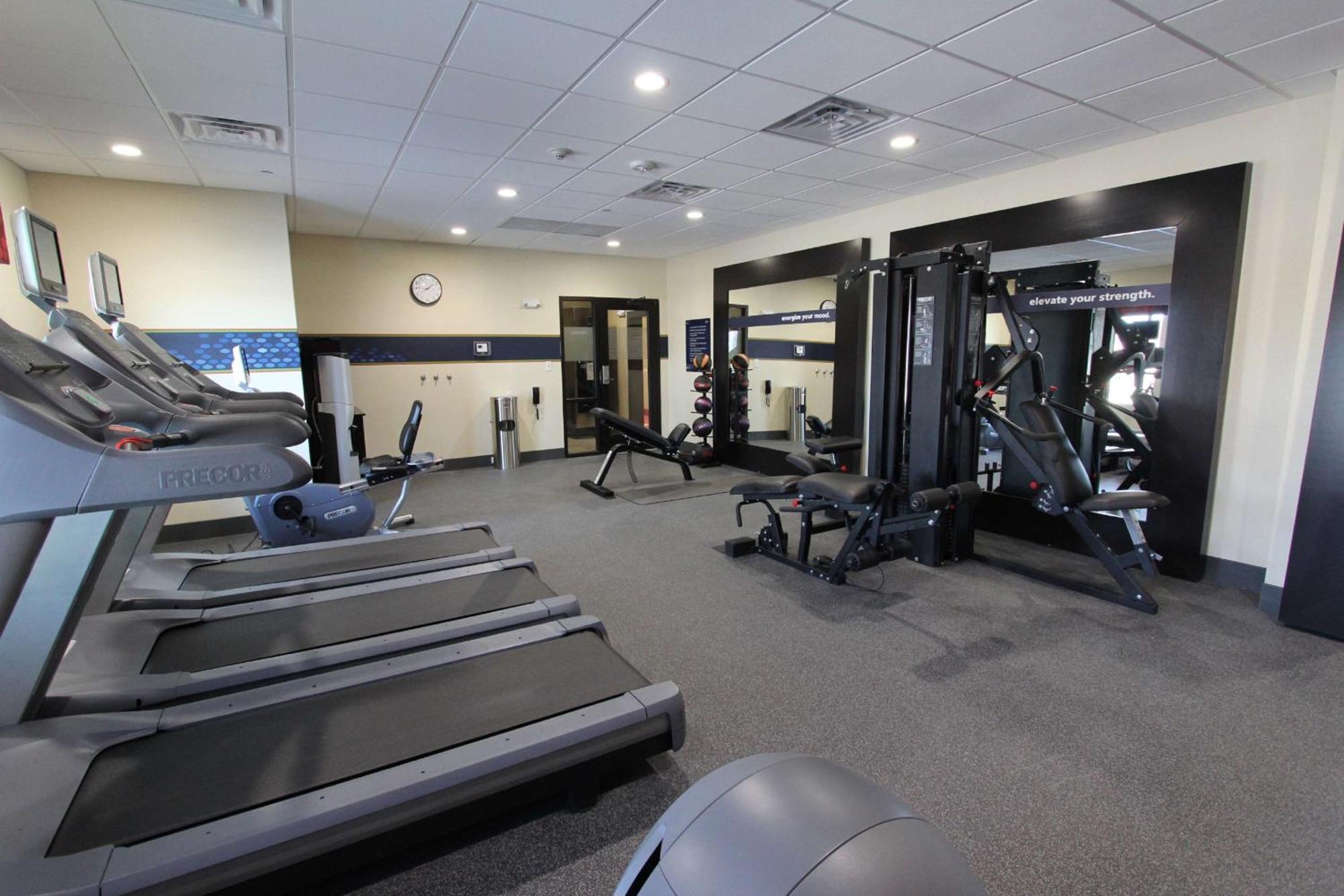 Hampton Inn & Suites Dallas Market Center Экстерьер фото